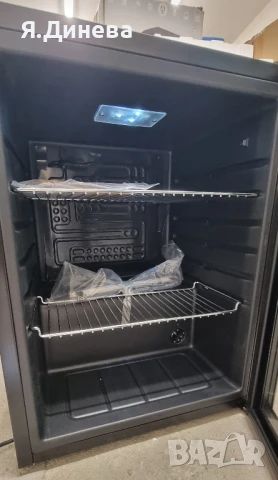 Хладилна витрина Klarstein 60L, снимка 2 - Хладилници - 50817686