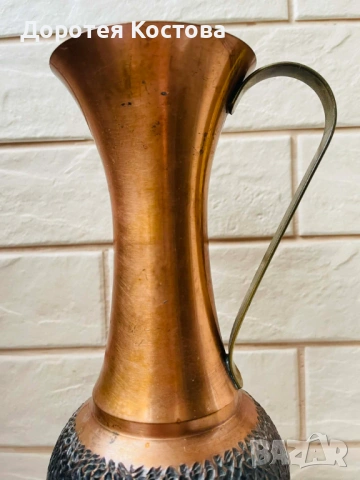 Красива медна ваза от Англия с дръжка от месинг, снимка 4 - Антикварни и старинни предмети - 53568614