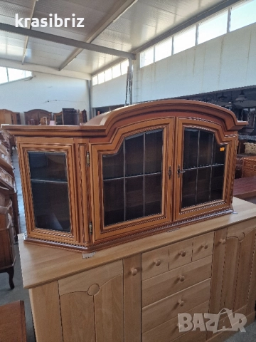 Масивна Витрина за Окачване-внос от Германия!