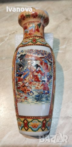 красива оригинална порцеланова китайска вазичка