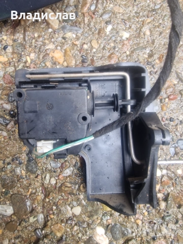 Капачки резервоар + механизъм Volvo v40 , снимка 2 - Части - 45811642