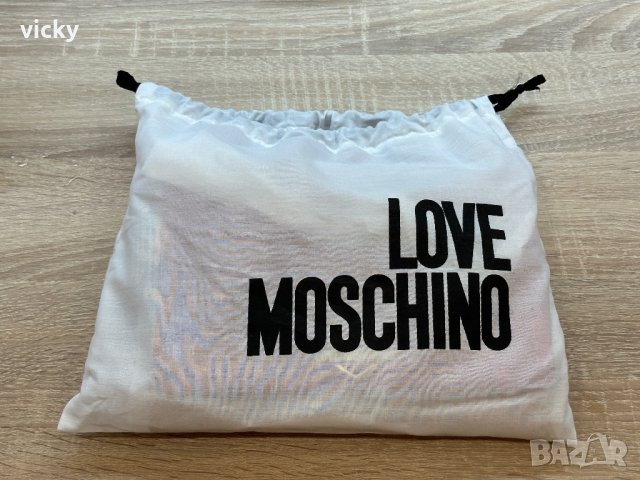 Аленочервена чанта/клъч, Love Moschino, снимка 11 - Чанти - 43442386