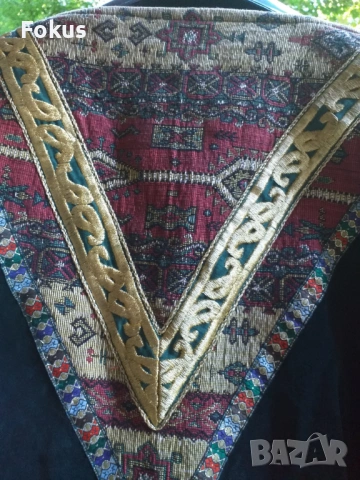 Кафтан Носия изработена от зелено кадифе и бродерия с сърма, снимка 6 - Антикварни и старинни предмети - 53469823