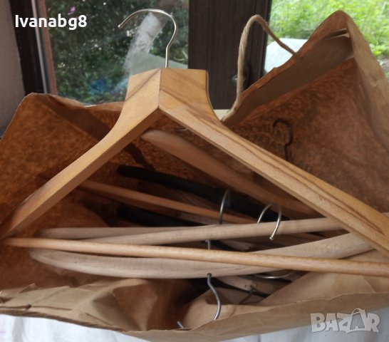 Дървени закачалки в отлично състояние 