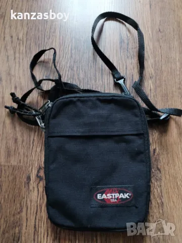 eastpak - малка спортна чанта , снимка 2 - Чанти - 49844132