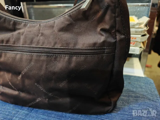 Оригинална чанта Tommy Hilfiger, снимка 11 - Чанти - 49262000