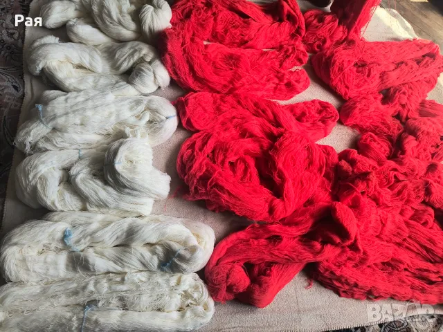 Прежда в бяло и червено 