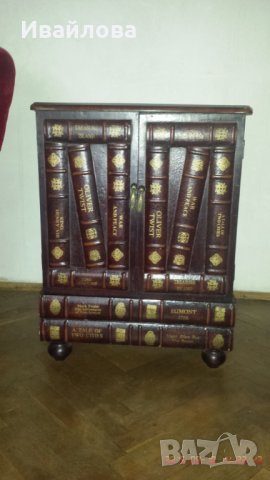 Декоративен шкаф, снимка 2 - Шкафове - 33427773