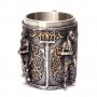 Код 94168 Стилна чаша от полирезин и метал с релефни декорации - рицари, мечове и надписи., снимка 2