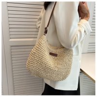 малка плетена чанта, снимка 1 - Чанти - 42974141