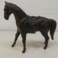 Фигура на кон с естествена кожа, снимка 1 - Антикварни и старинни предмети - 32930595