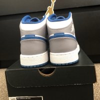 Маратонки оригинални NIKE AIR JORDAN 1 MID WHITE TRUE BLUE GREY, снимка 8 - Детски маратонки - 43386433