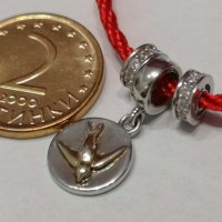 Дамски гердан на червен шнур със сребърен медальон с лястовица, снимка 1 - Колиета, медальони, синджири - 28244594