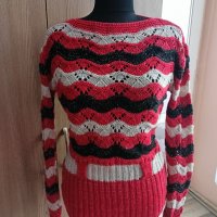 Червен пуловер, снимка 1 - Блузи с дълъг ръкав и пуловери - 38580635