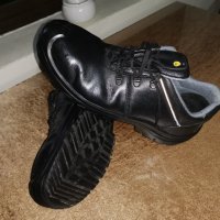 Работни обувки Uvex 47 номер, снимка 2 - Мъжки боти - 39829208