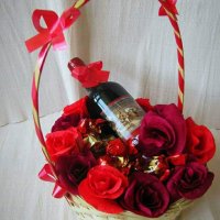 Готова кошница с бутилка и бонбони , снимка 1 - Декорация за дома - 26719315