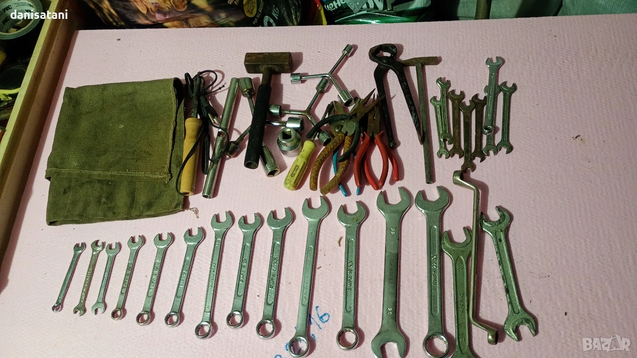 Продавам стари гаечни ключове + бонуси, снимка 1