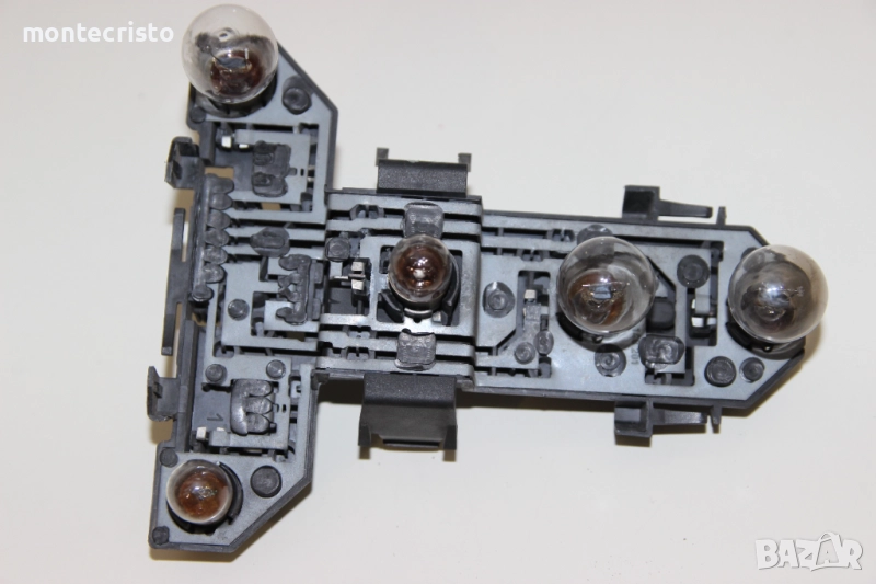 Дясна платка стоп VW Golf 4 хечбек (1998-2004г.) десен ламподържач Golf IV / 1J6945257, снимка 1