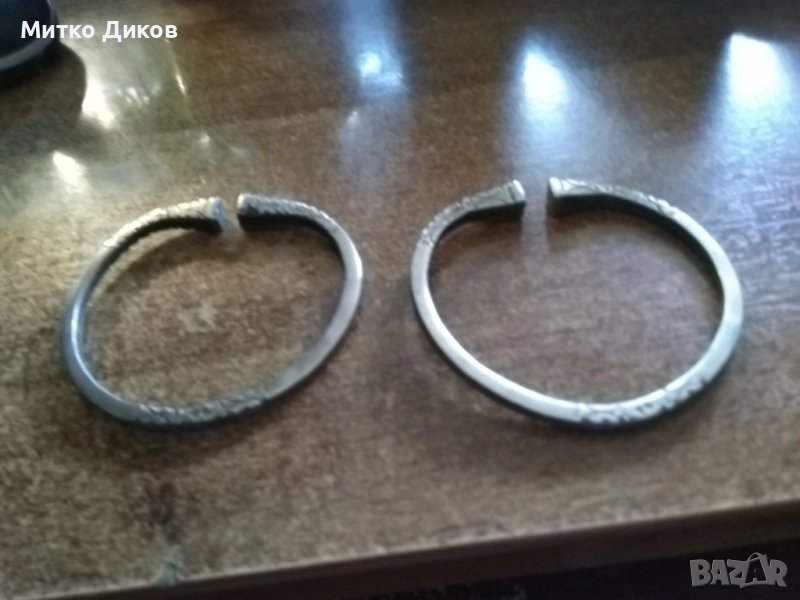 Месингова гривна с орнаменти два броя винтидж, снимка 1