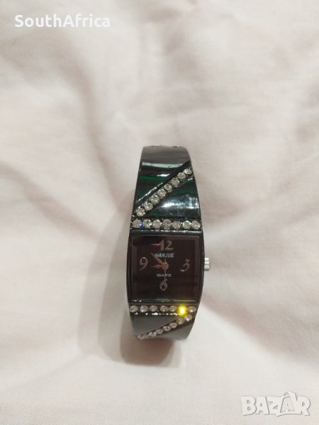 Часовник черен с камъни-Нов!, снимка 1