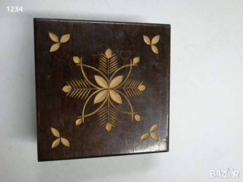 Дървена кутия 10 х 10 h 3.5 см. , снимка 1