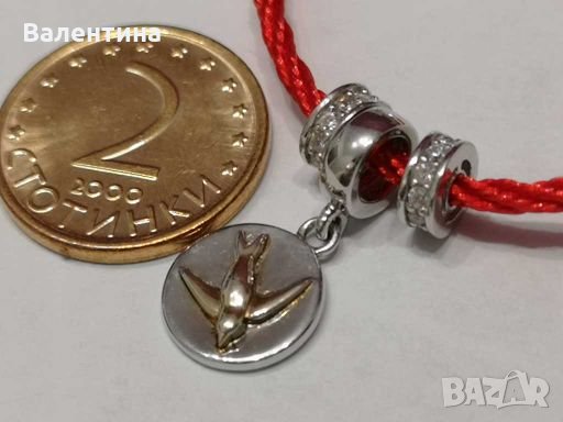 Дамски гердан на червен шнур със сребърен медальон с лястовица, снимка 1