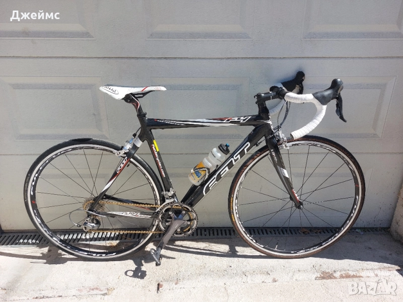 Шосеен карбонов велосипед Felt , снимка 1