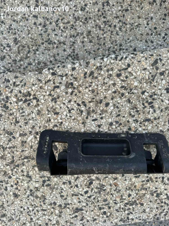 Дръжка на кората в багажника на Ауди Audi A4 B8 само за 10Eur. 8к9863990, снимка 1
