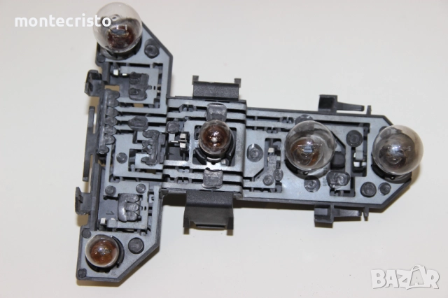 Дясна платка стоп VW Golf 4 хечбек (1998-2004г.) десен ламподържач Golf IV / 1J6945257