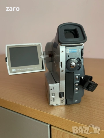 Дигитална мини камера Sony, снимка 2 - Камери - 53438382