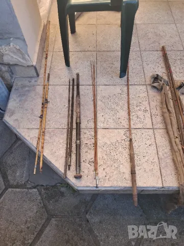 много стари мухарки и др. ,лепен бамбук ,дървени други риболовни пръти, снимка 5 - Колекции - 48023546