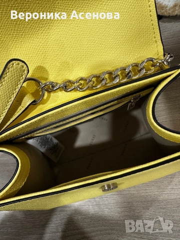 Жълта чанта Guess, снимка 7 - Чанти - 52541208