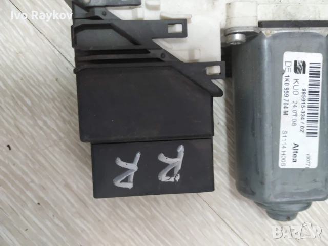 Заден Десен Стъклоповдигач Seat Altea 1K0 959 704 M, снимка 4 - Части - 51203500