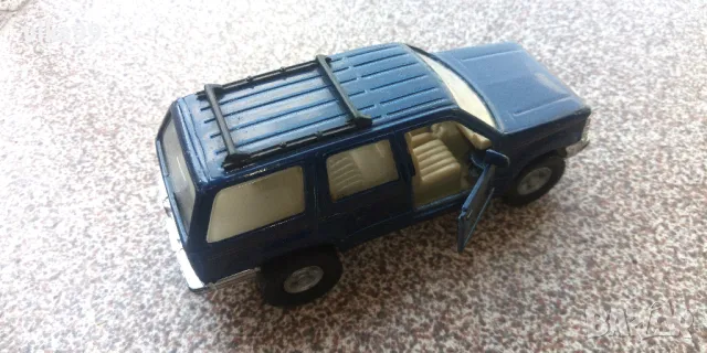 Ford Explorer Maisto - Мащаб 1:42, снимка 4 - Колекции - 48932568