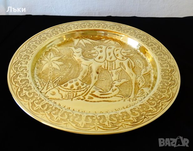 Персийска месингова чиния,плато,пано,камила. , снимка 1 - Антикварни и старинни предмети - 32380606