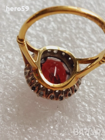 Съвременен дамски златен пръстен 18к с прекрасен гранат и диаманти.Има и сертификат , снимка 8 - Пръстени - 51484845