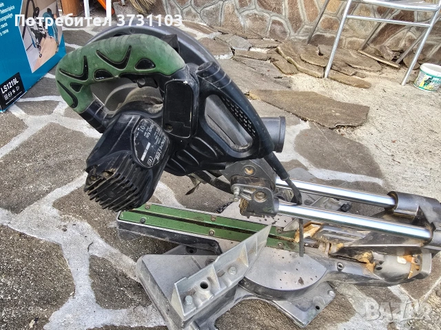 Потапящ циркуляр Hitachi C 8FSE на части