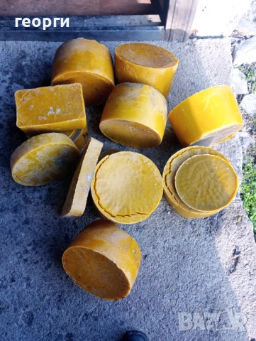 Продавам пчелен восък