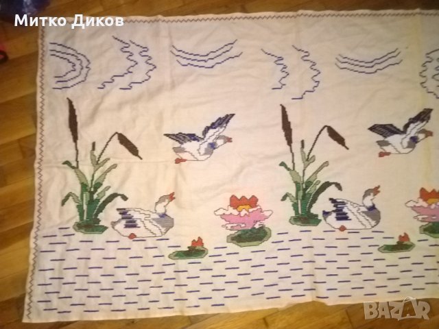 Гоблен лебеди 134х78см от соца, снимка 3 - Декорация за дома - 35569537