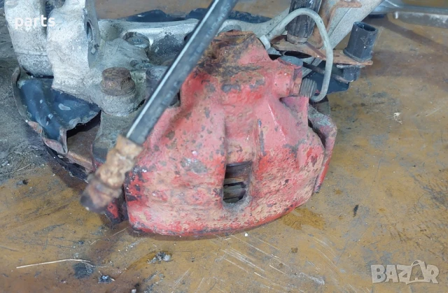 Преден Десен Шенкел със Спирачен Апарат и Диск Комплект Ауди А4 Б6 - А4 Б7 - A3 8P, снимка 6 - Части - 51323278