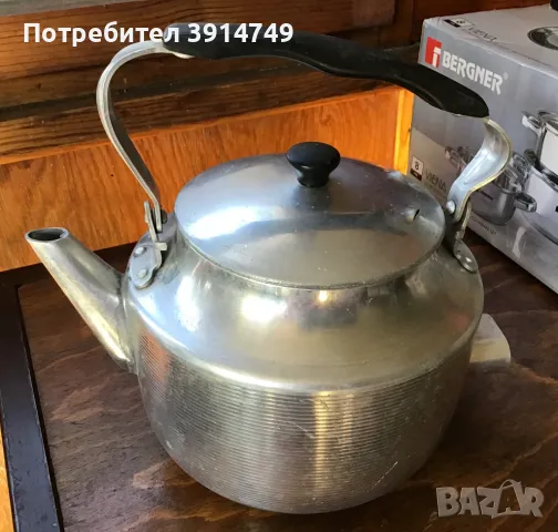 Електрически чайник, руски/СССР;1000W вътрешен нагревател, 2,5л, отлично състояние,работи безупречно