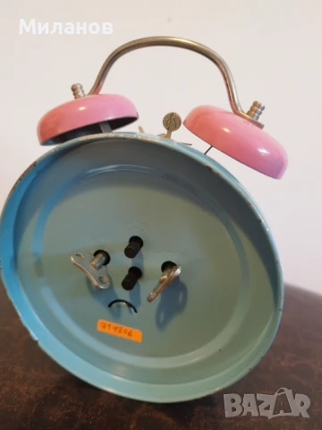 Стар механичен будилник, настолен часовник, снимка 4 - Антикварни и старинни предмети - 50841428