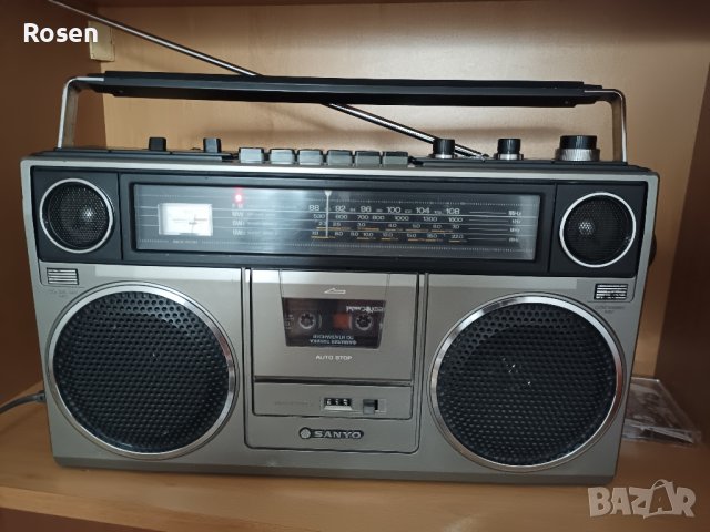 Продавам радиокасетофон Sanyo M 9930 k Japan, снимка 1 - Радиокасетофони, транзистори - 42971103