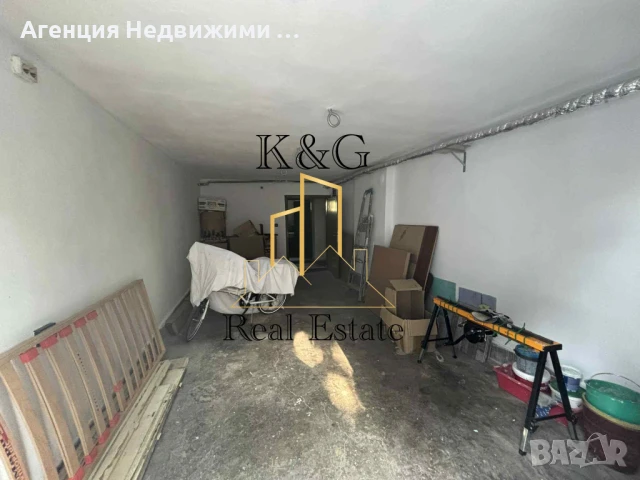 Двуетажна тухлена на плоча къща в с. Стражец, снимка 12 - Къщи - 50764351