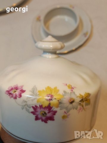 Две порцеланови плата и съд за масло , снимка 6 - Аксесоари за кухня - 38582498