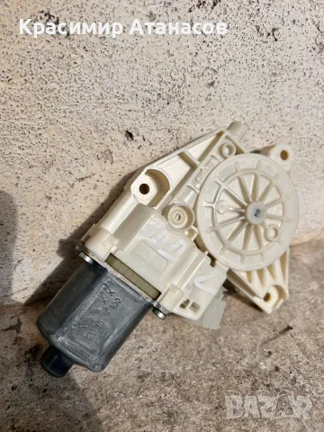 A2048200542 .Мотор за стъклоповдигач задно ляво за Мерцедес Ц-класа W204. A2048200542