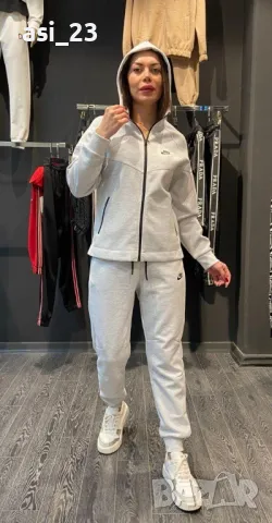 Нови дамскии екипи nike tech fleece , снимка 1 - Спортни дрехи, екипи - 27521238