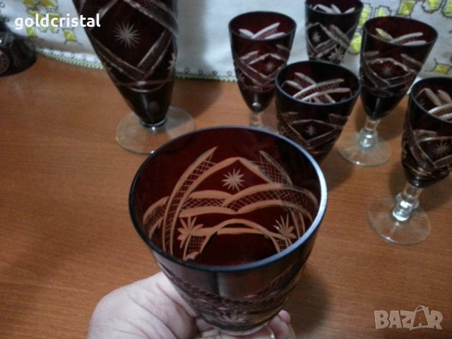 Цветен червен кристал чаши с гарафа, снимка 2 - Антикварни и старинни предмети - 43342861