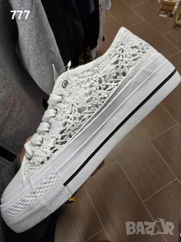 дамски кецове с дантела