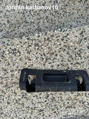 Дръжка на кората в багажника на Ауди Audi A4 B8 само за 10Eur. 8к9863990